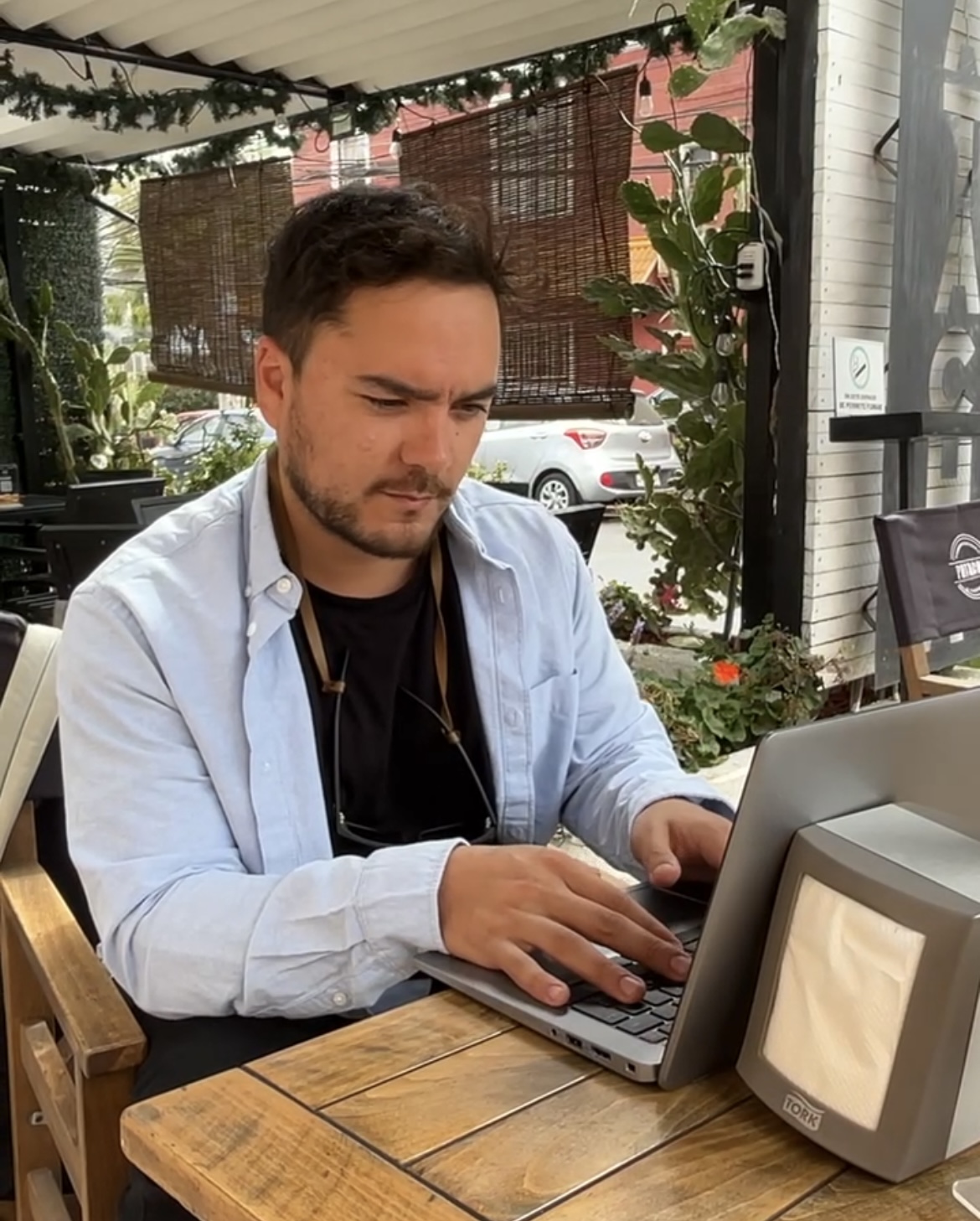 Felipe Efood trabajando estrategia digital para restaurante